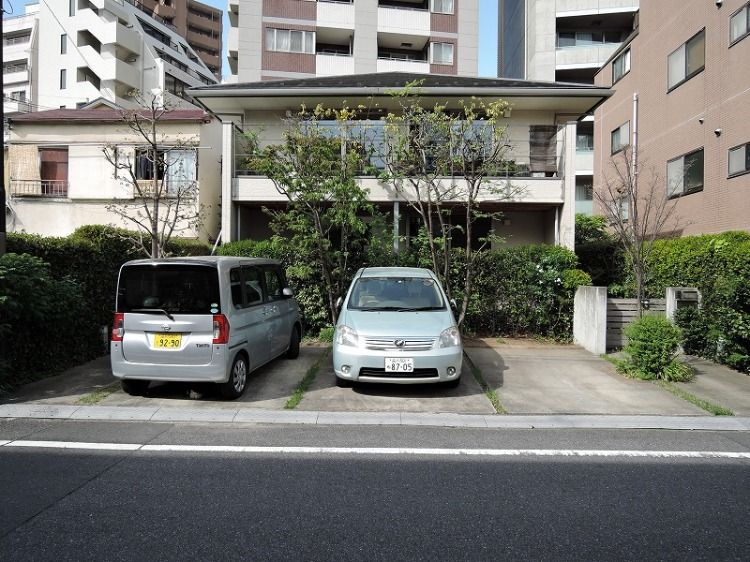 フルリールメゾン駐車場